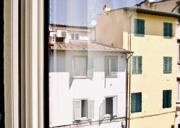 Bright Studio Flat In Oltrarno